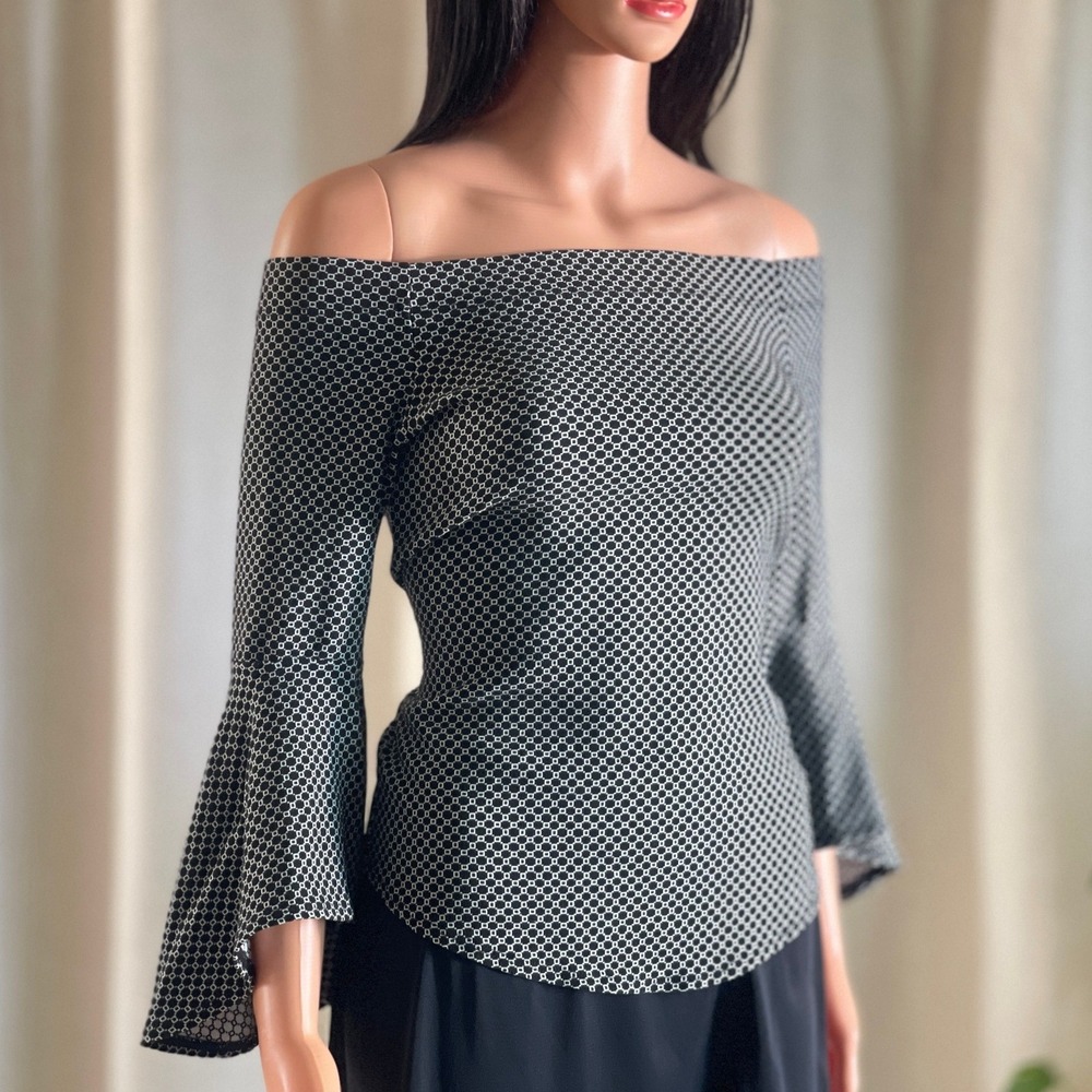 Karen Kane Womens Black White Geometric Bell Sleeve Off Shoulder Top L 2N94875
